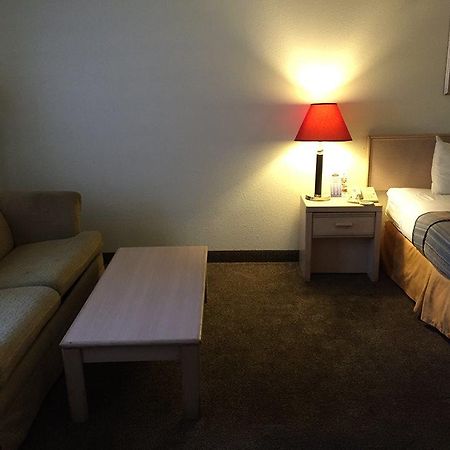 Amco Hotel & Suites- Fort Hood Килийн Екстериор снимка