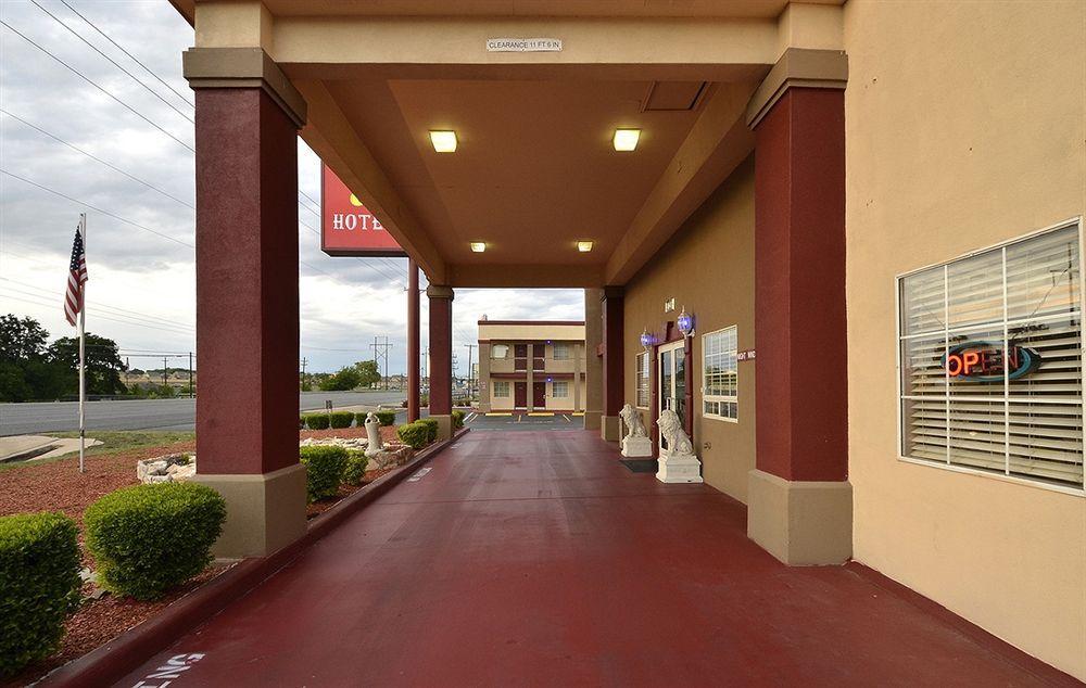 Amco Hotel & Suites- Fort Hood Килийн Екстериор снимка