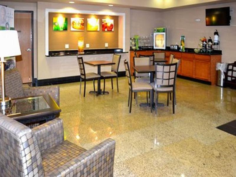 Amco Hotel & Suites- Fort Hood Килийн Екстериор снимка